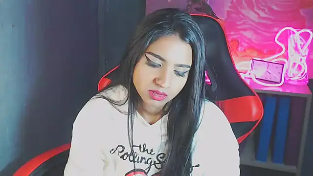 Snapshot of Delilah_Blazee chatting on March 17, 2025, 8:40 pm Delilah Blazee online show from March 17, 2025, 8:40 pm