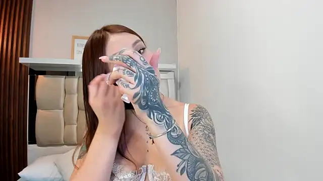 LANA-JONNES online show from March 12, 2025, 3:02 am