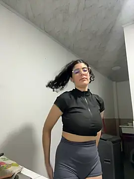 Snapshot of _Niah_ chatting on February 5, 2025, 2:51 am Niah online show from February 5, 2025, 2:51 am