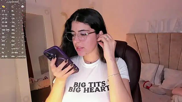 Snapshot of _Niah_ chatting on February 9, 2025, 12:17 am Niah online show from February 9, 2025, 12:17 am