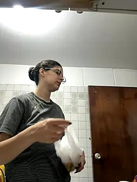 Snapshot of _Niah_ chatting on November 29, 2025, 1:19 am Niah online show from November 29, 2025, 1:19 am