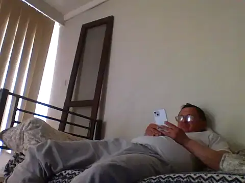 Snapshot of Ilikegranny666 chatting on April 11, 2026, 10:08 am Ilikegranny666 online show from April 11, 2026, 10:08 am