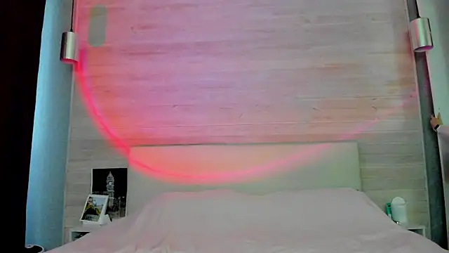 molly hunt  online show from April 24, 2026, 3:31 am