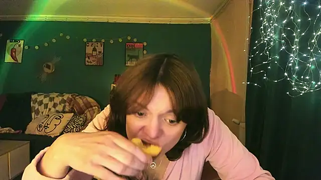 Snapshot of ClancyMorissey chatting on May 19, 2026, 6:03 pm ClancyMorissey online show from May 19, 2026, 6:03 pm