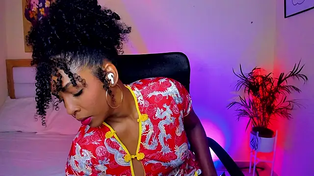 AitanaBrown  online show from May 5, 2026, 8:28 pm