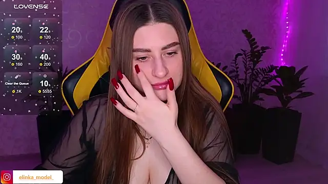 Snapshot of Elishka_ chatting on February 8, 2025, 6:01 am Elishka online show from February 8, 2025, 6:01 am