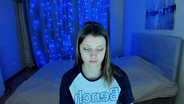 Snapshot of SoniNesti chatting on December 12, 2024, 3:27 pm SoniNesti online show from December 12, 2024, 3:27 pm