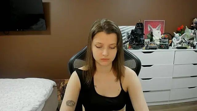 SoniNesti online show from June 18, 2026, 3:49 pm