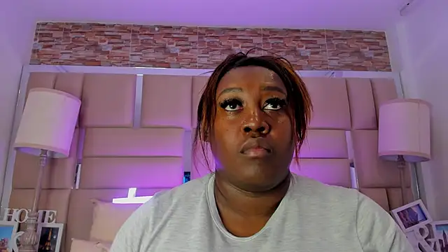 Snapshot of ShaniaBrownn chatting on October 1, 2025, 7:42 pm ShaniaBrownn online show from October 1, 2025, 7:42 pm