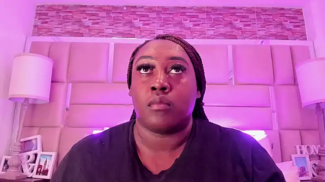 ShaniaBrownn online show from April 23, 2026, 7:38 pm