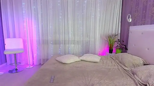 Snapshot of MirandaQueen chatting on March 3, 2025, 8:11 pm MirandaQueen online show from March 3, 2025, 8:11 pm