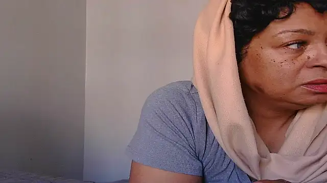 MSweetLindaParks online show from October 17, 2025, 6:54 pm