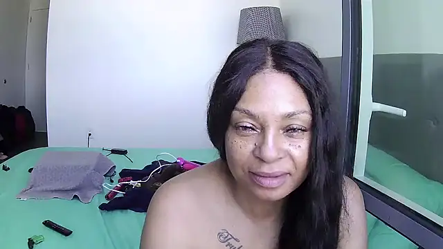 Snapshot of MSweetLindaParks chatting on June 24, 2026, 4:17 pm MSweetLindaParks online show from June 24, 2026, 4:17 pm