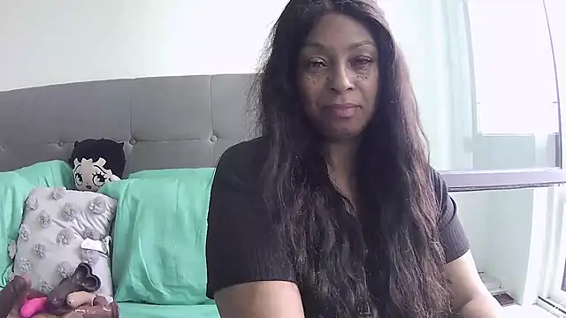 Snapshot of MSweetLindaParks chatting on June 27, 2026, 6:35 pm MSweetLindaParks online show from June 27, 2026, 6:35 pm