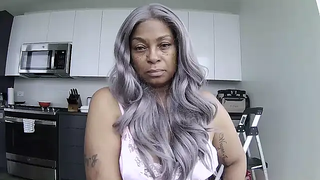 Snapshot of MSweetLindaParks chatting on July 7, 2026, 11:25 am MSweetLindaParks online show from July 7, 2026, 11:25 am