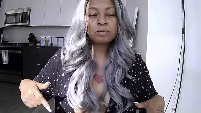 Snapshot of MSweetLindaParks chatting on July 15, 2026, 12:54 pm MSweetLindaParks online show from July 15, 2026, 12:54 pm