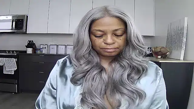 Snapshot of MSweetLindaParks chatting on July 16, 2026, 2:12 pm MSweetLindaParks online show from July 16, 2026, 2:12 pm