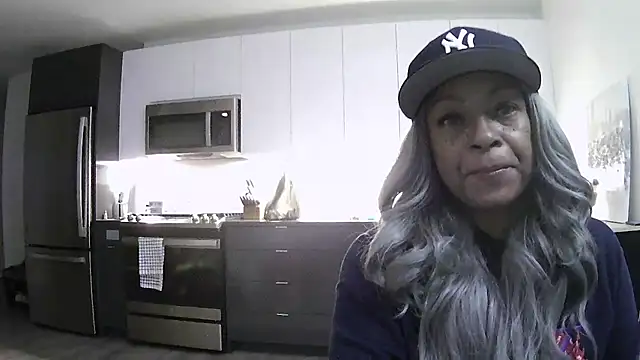 Snapshot of MSweetLindaParks chatting on July 17, 2026, 3:35 am MSweetLindaParks online show from July 17, 2026, 3:35 am