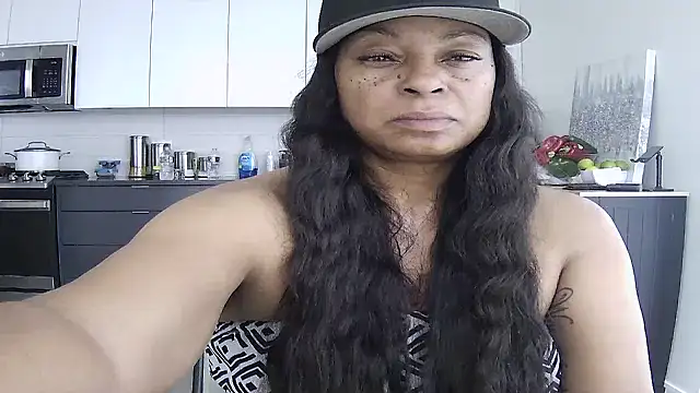Snapshot of MSweetLindaParks chatting on August 5, 2026, 2:31 pm MSweetLindaParks online show from August 5, 2026, 2:31 pm