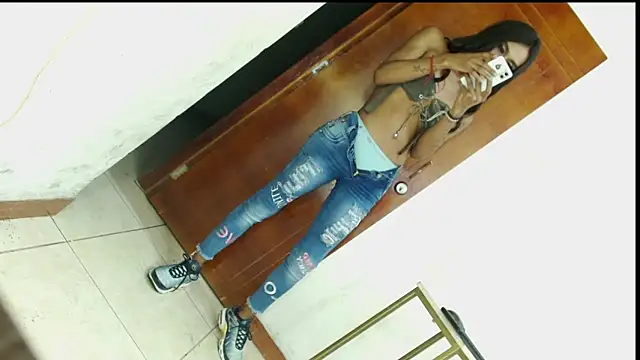 Snapshot of nomy_07 chatting on February 18, 2025, 10:27 am nomy 07 online show from February 18, 2025, 10:27 am