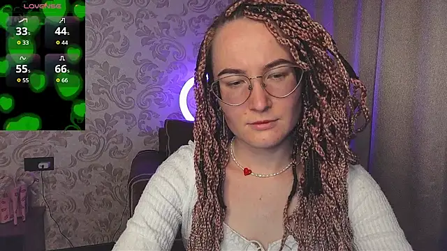 Snapshot of AgnesGraham chatting on April 10, 2026, 9:30 pm AgnesGraham online show from April 10, 2026, 9:30 pm