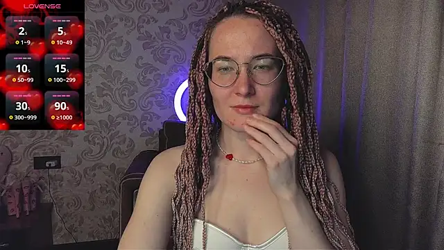 Snapshot of AgnesGraham chatting on April 28, 2026, 10:37 pm AgnesGraham online show from April 28, 2026, 10:37 pm