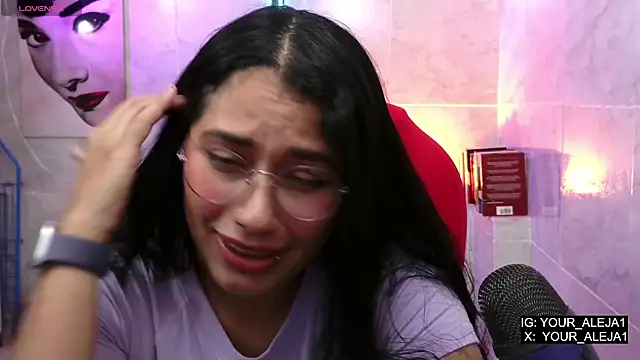 Snapshot of LauraRuiz1 chatting on May 15, 2026, 10:50 pm LauraRuiz1 online show from May 15, 2026, 10:50 pm