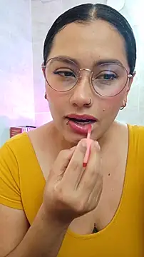 Snapshot of LauraRuiz1 chatting on May 29, 2026, 2:09 am LauraRuiz1 online show from May 29, 2026, 2:09 am
