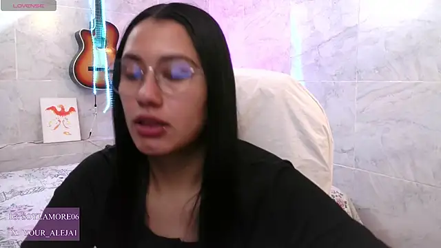 Snapshot of LauraRuiz1 chatting on June 5, 2026, 10:48 pm LauraRuiz1 online show from June 5, 2026, 10:48 pm