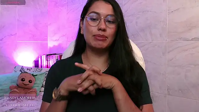 Snapshot of LauraRuiz1 chatting on June 8, 2026, 9:26 pm LauraRuiz1 online show from June 8, 2026, 9:26 pm