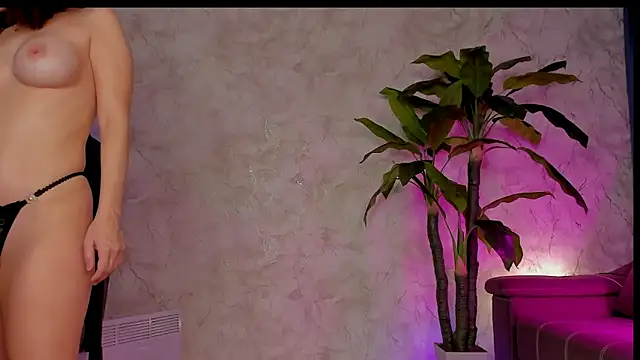 Emma7 online show from February 17, 2025, 2:53 am