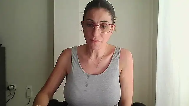 Snapshot of Sanada_hot chatting on November 3, 2025, 10:16 am Sanada hot online show from November 3, 2025, 10:16 am