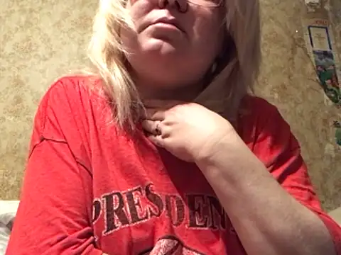 Snapshot of DoraMay chatting on February 4, 2026, 8:47 pm DoraMay online show from February 4, 2026, 8:47 pm