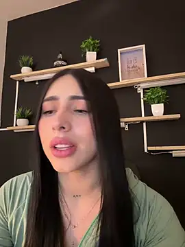 isabella jade online show from February 24, 2026, 9:35 pm