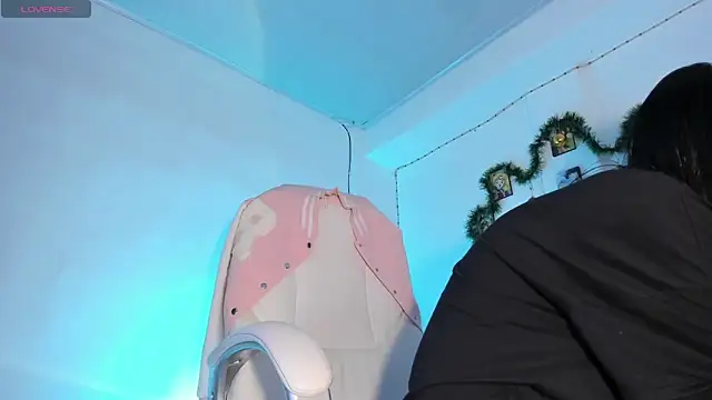 ineedmydaddy  online show from December 10, 2024, 1:11 am