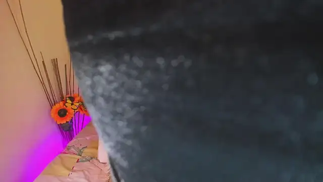 Julia Haye online show from February 18, 2025, 11:00 am