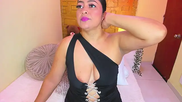 Snapshot of Julia_Haye chatting on July 1, 2026, 3:52 am Julia Haye online show from July 1, 2026, 3:52 am