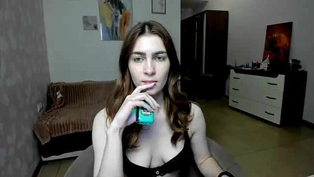 Snapshot of KaraWill chatting on June 5, 2026, 7:08 pm KaraWill online show from June 5, 2026, 7:08 pm