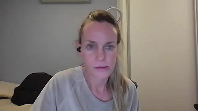 Annylove1 online show from November 26, 2025, 12:11 am