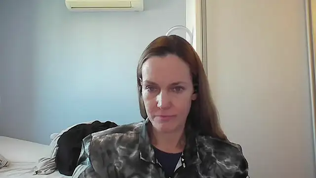 Annylove1 online show from November 28, 2025, 11:57 am