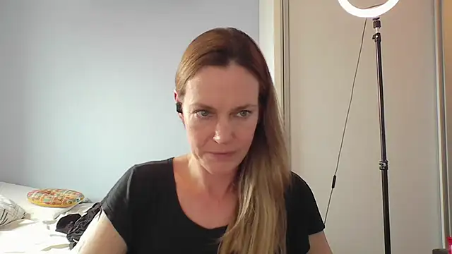 Annylove1 online show from December 1, 2025, 3:50 pm