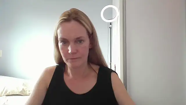 Annylove1 online show from February 18, 2026, 6:48 pm