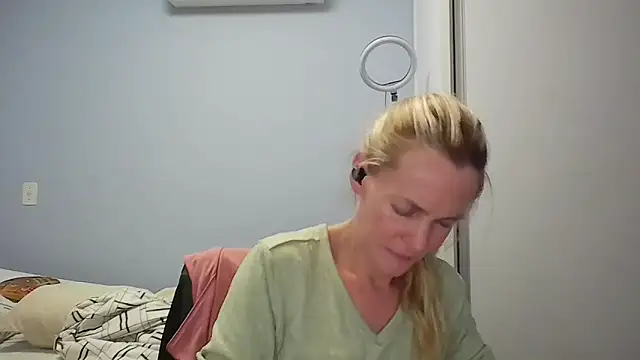 Annylove1 online show from February 26, 2026, 12:20 am