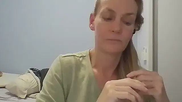 Annylove1 online show from April 23, 2026, 12:23 am