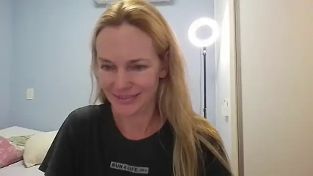 Annylove1 online show from April 27, 2026, 12:36 pm