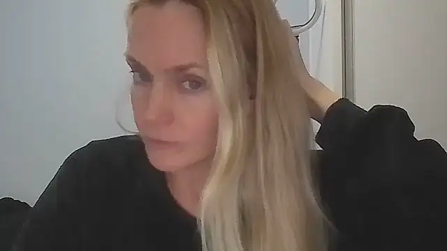 Snapshot of Annylove1 chatting on May 13, 2026, 12:08 am Annylove1 online show from May 13, 2026, 12:08 am