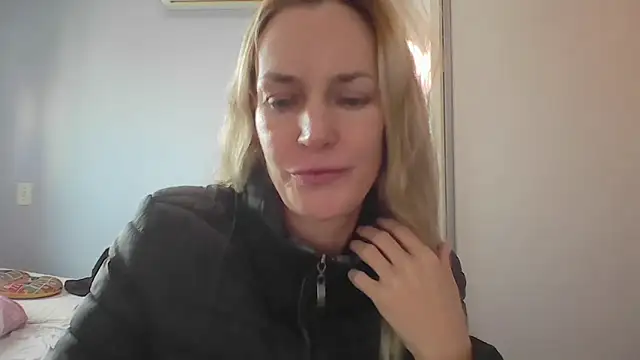 Snapshot of Annylove1 chatting on May 14, 2026, 12:23 pm Annylove1 online show from May 14, 2026, 12:23 pm