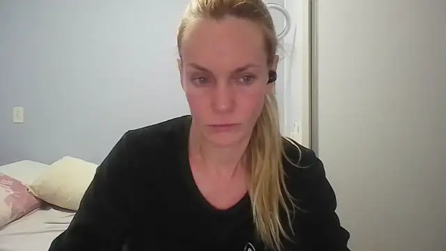 Snapshot of Annylove1 chatting on May 18, 2026, 12:18 am Annylove1 online show from May 18, 2026, 12:18 am