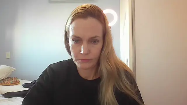 Snapshot of Annylove1 chatting on June 5, 2026, 10:43 am Annylove1 online show from June 5, 2026, 10:43 am