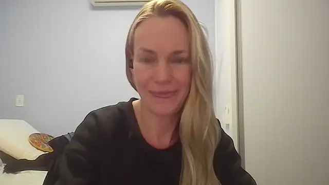 Snapshot of Annylove1 chatting on June 9, 2026, 12:44 am Annylove1 online show from June 9, 2026, 12:44 am